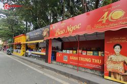 Hà Nội: Quầy hàng bánh trung thu vắng khách, người mua chuyển sang đặt online