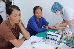 Khám sàng lọc, tư vấn chăm sóc sức khỏe cho 675 người dân xã Đoài Dương