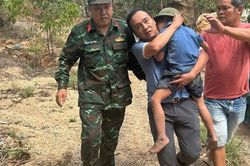 Bé trai đi lạc 20km được tìm thấy an toàn sau một đêm trên núi, xúc động chú chó luôn ở bên