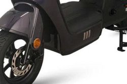 Xe máy điện giá hơn 10 triệu đồng, có mẫu đi gần 130 km/sạc, không cần bằng lái phù hợp với học sinh trên 16 tuổi