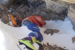 Sau 30 năm, thi thể 'Giày xanh' đóng băng trên đỉnh Everest sắp được đưa về nhà