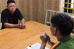 Va chạm giao thông, gã đàn ông đánh phụ nữ và cưỡng đoạt tiền
