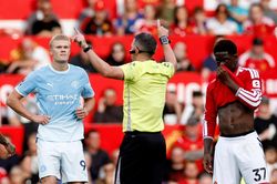 Premier League và những lời xin lỗi vô nghĩa