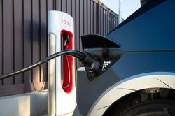 Đối thủ nào chờ sẵn khi Tesla bán chính hãng ở Việt Nam?