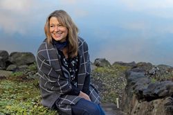 Tác giả Kristin Hannah tái xuất với tiểu thuyết mới về phụ nữ Mỹ