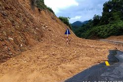 Huế: Khẩn trương xử lý các điểm sạt trượt, đảm bảo giao thông thông suốt