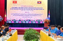 Bồi dưỡng lý luận nghiệp vụ công tác công đoàn cho cán bộ Lào
