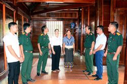 Nặng nghĩa với người có công