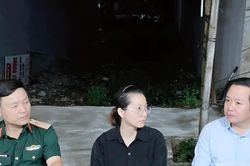 Bí thư Tỉnh ủy Hưng Yên thăm thân nhân Thiếu tá hy sinh khi cứu người