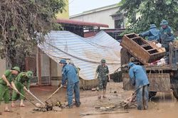 Huế, Quảng Trị: Bộn bề khi lũ rút