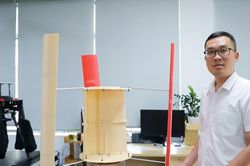 Nhà khoa học cải tiến tua bin gió trục đứng, 'bắt' gió đô thị phát điện