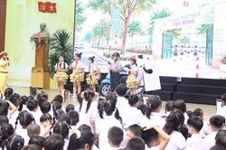 Học sinh hào hứng với tuyên truyền an toàn giao thông bằng sân khấu hóa