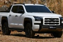 Top 4 xe bán tải bán chạy nhất tháng 8/2026: Mitsubishi Triton bức tốc mạnh mẽ