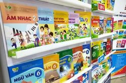 Cung ứng đủ sách giáo khoa, xử lý nghiêm hành vi bán cao hơn giá niêm yết