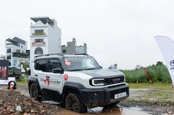 Giá cao gấp rưỡi nhưng Toyota Land Cruiser FJ bán nhiều gấp đôi Suzuki Jimny