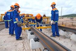 Tăng tốc lắp ray tàu điện đầu tiên ở Phú Quốc