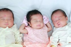 15 năm tìm con, người mẹ tuổi 44 bật khóc đón tam thai sau nhiều lần dọa sảy