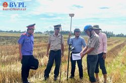 Kiểm sát cưỡng chế giao 3 phần đất cho 12 người được thi hành án