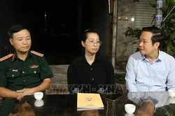 Thăm hỏi, động viên gia đình Thiếu tá quân đội hy sinh khi cứu người