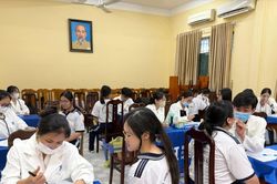 Học sinh THPT được chăm sóc sức khỏe, trải nghiệm nghề nghiệp tại trường