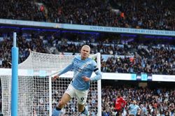 Haaland giúp Man City 'đánh sập' Old Trafford