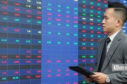 VN-Index rơi về dưới 1.800 điểm, cuộc giằng co mới có thể bắt đầu