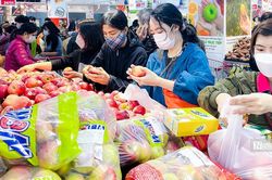 Phó Thủ tướng: Bình ổn thị trường, xử lý nghiêm tình trạng tăng giá bất hợp lý