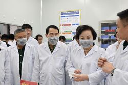 Phó Thủ tướng kiểm tra công tác giám định ADN, xác định danh tính hài cốt liệt sĩ