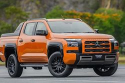 Mitsubishi Triton bất ngờ dẫn đầu doanh số phân khúc xe bán tải