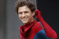 Tom Holland trở thành diễn viên có doanh thu cao nhất lịch sử