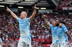 Derby Manchester: Lại có những kịch tính, tranh cãi và những khoảnh khắc khó quên