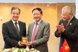 Chủ tịch UBND tỉnh Phạm Anh Tuấn làm việc với Hội Hữu nghị Bồ Đào Nha - Việt Nam
