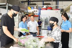 Nâng cao chất lượng bữa ăn ca cho người lao động