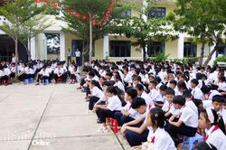 Công an xã Thuận Nam tuyên truyền pháp luật cho hơn 900 cán bộ, giáo viên và học sinh