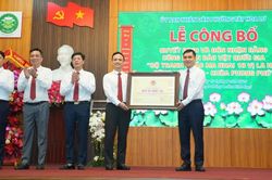 Đón Bằng công nhận Bảo vật quốc gia 'Bộ tranh khắc ma nhai 18 vị La-hán, động Liên Hoa, chùa Phong Phú'