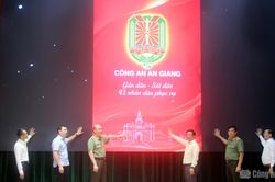 Ra mắt ứng dụng 'Công an An Giang - gần dân, sát dân, vì nhân dân phục vụ'