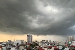 Cảnh báo dông, lốc, sét, mưa đá trên khu vực Hà Nội