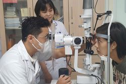 Hà Nội hỗ trợ chi phí phẫu thuật tật khúc xạ cho người trẻ