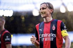 Modric đối mặt nguy cơ mất suất đá chính tại Milan dưới thời Amorim