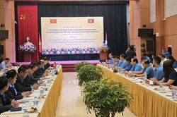 Bồi dưỡng lý luận nghiệp vụ công tác công đoàn cho cán bộ Lào