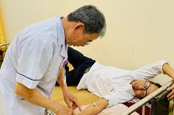 Căn cứ phân định mức phụ cấp với viên chức trạm y tế xã để được hưởng phụ cấp 80%