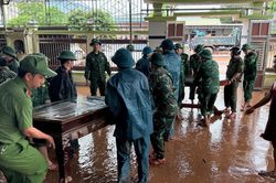 Hỗ trợ người dân khắc phục thiệt hại sau mưa lũ