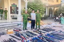 Thu giữ 775 vũ khí, công cụ hỗ trợ, tổng trọng lượng gần 1 tấn