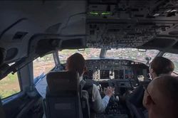 Những lần Nhà vua Thái Lan tự lái chuyên cơ công du