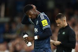 Newcastle sụp đổ trong 13 phút