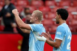 Anderson có lý khi nói Man City là 'vua của Manchester'