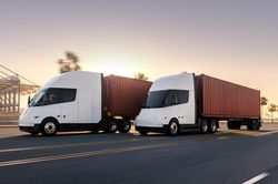 Đầu kéo điện Tesla Semi sẽ có mặt tại châu Âu