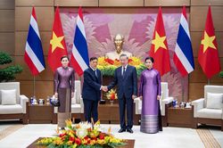 Lễ đón chính thức Nhà vua Vương quốc Thái Lan và Hoàng hậu
