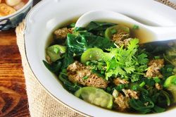 Sự bao dung của nồi canh rau tập tàng