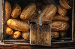 Tủ bánh mì không người bán ở TP.HCM